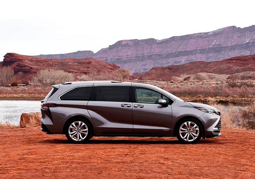 2022 Toyota Sienna hybrid Minivan Price, Review, Ratings and Pictures