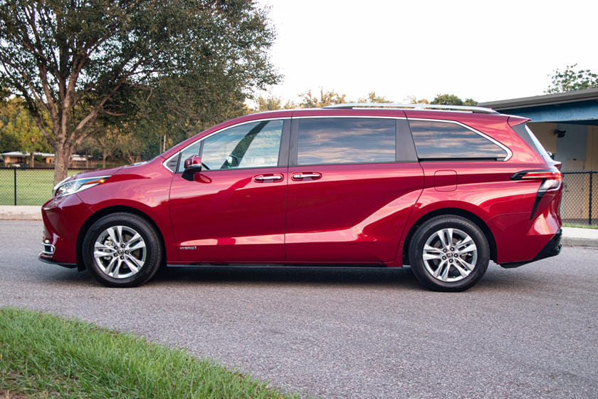 2022 Toyota Sienna hybrid Minivan Price, Review, Ratings and Pictures