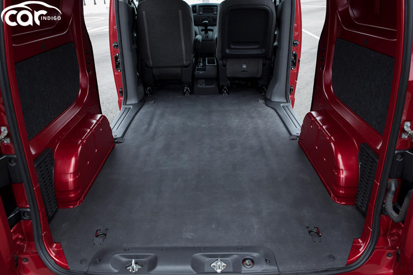 2020 Nissan Nv200 Interior Review Seating Infotainment Dashboard And Features Carindigo Com 2022 Nissan Nv200 Interior Passanger Seat Work Bench