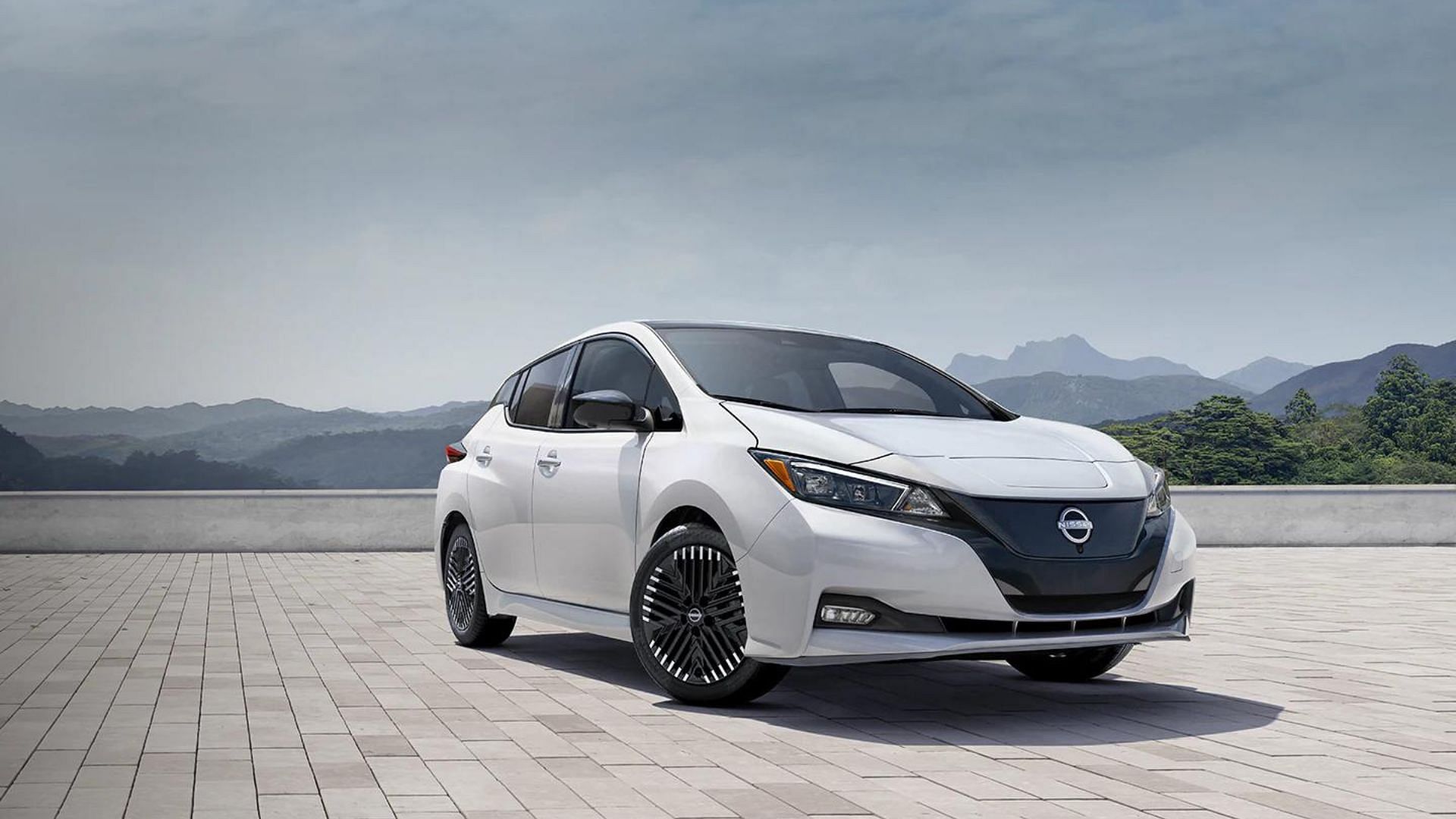 2025 nissan leaf