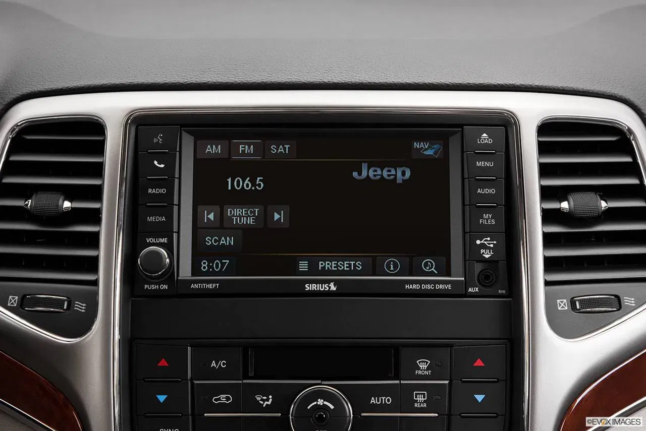2012 jeep grand cherokee infotainment system