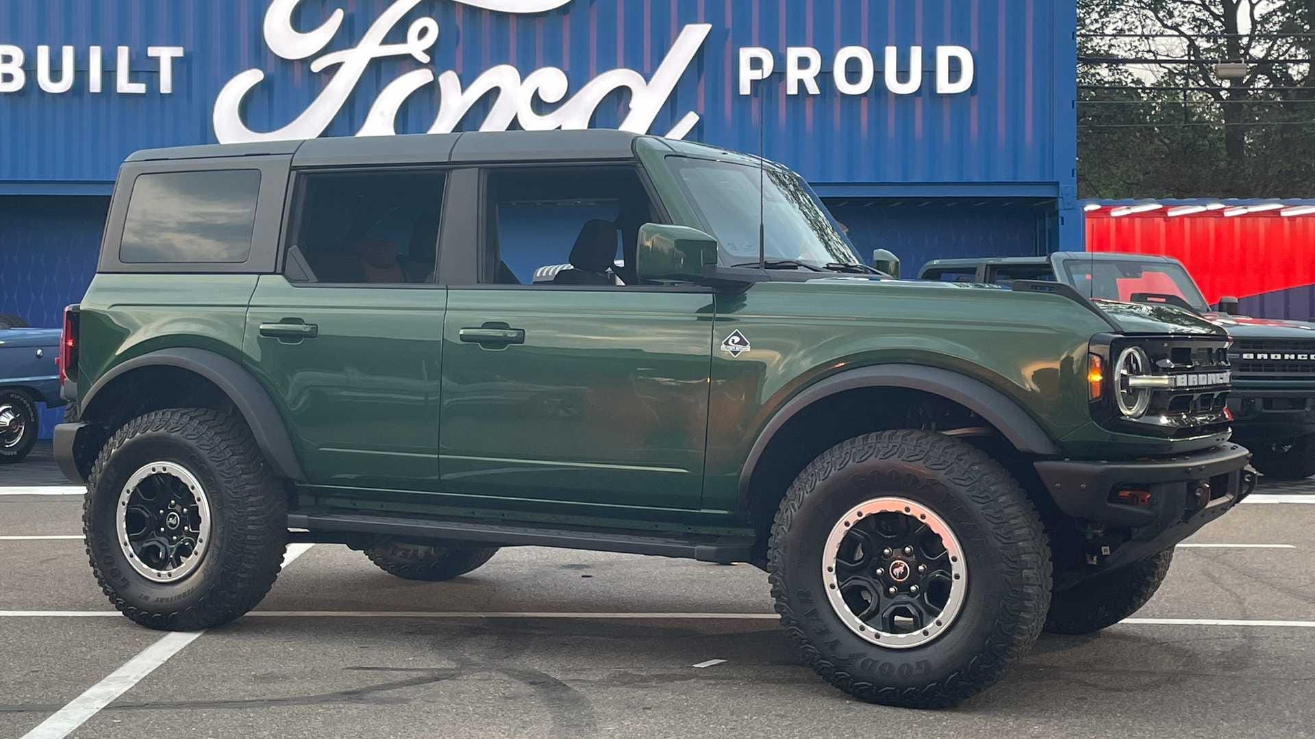 2022 Ford Bronco Updated With Two New Colors