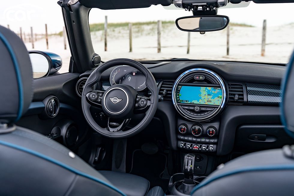 21 Mini Cooper Interior Review Seating Infotainment Dashboard And Features Carindigo Com 21 Mini Cooper Interior Review Seating Infotainment Dashboard And Features Carindigo Com