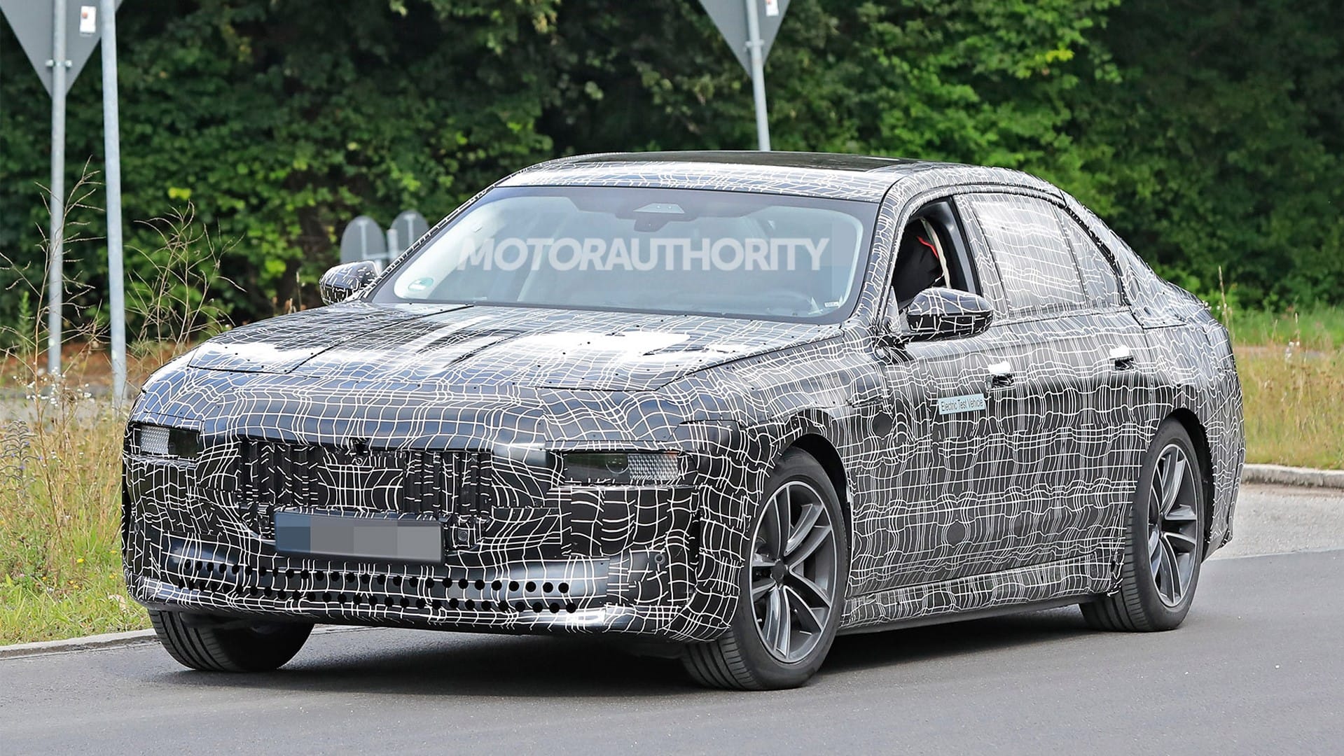 2023 Bmw I7 Spotted Testing For The First Time In Heavy Camouflage