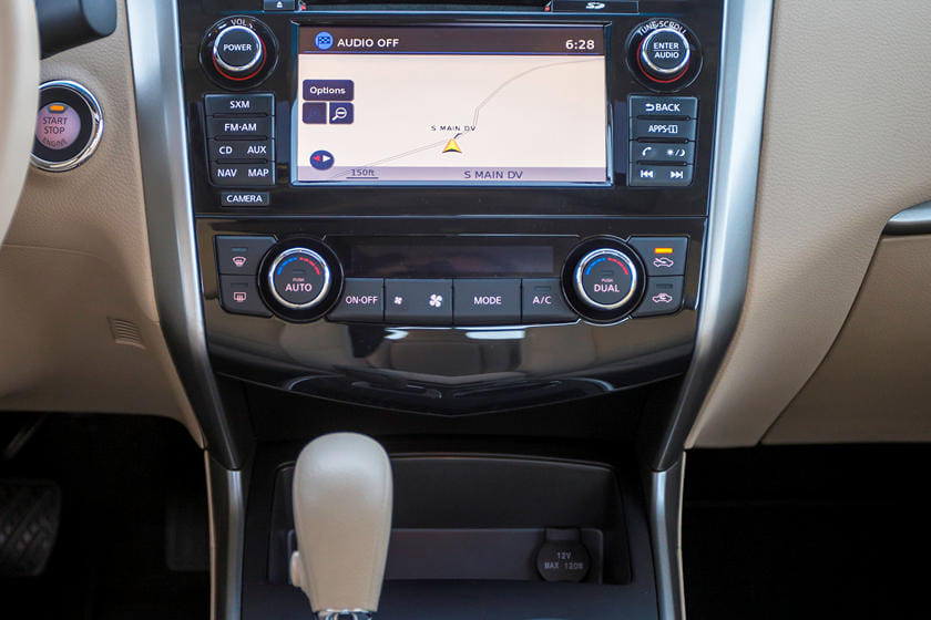 ​  2014 Nissan Altima Sedan Infotainment System