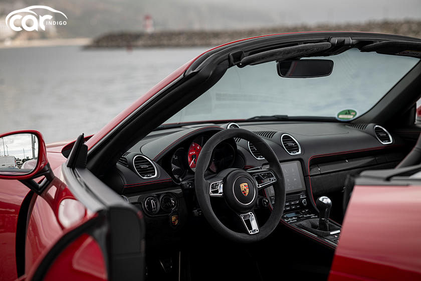 21 Porsche 718 Boxster Gts Convertible Interior Review Seating Infotainment Dashboard And Features Carindigo Com 21 Porsche 718 Boxster Gts Convertible Interior Review Seating Infotainment Dashboard And Features Carindigo Com