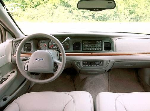 2011 Ford Crown Victoria Interior Review - Seating, Infotainment